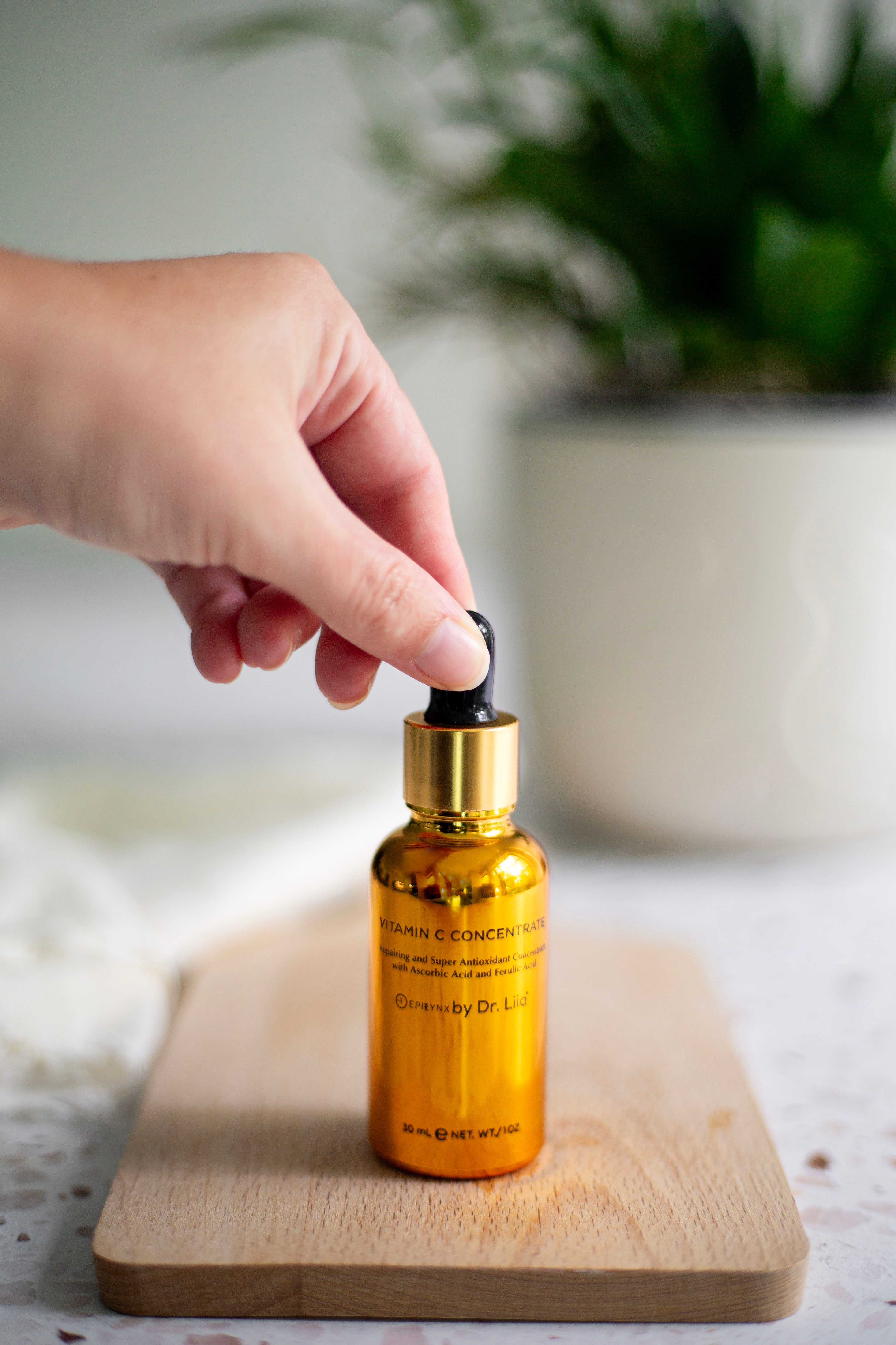 Gluten-Free Vitamin C Serum for Sensitive & Dry Skin – Nut-Free, Vegan & Brightening